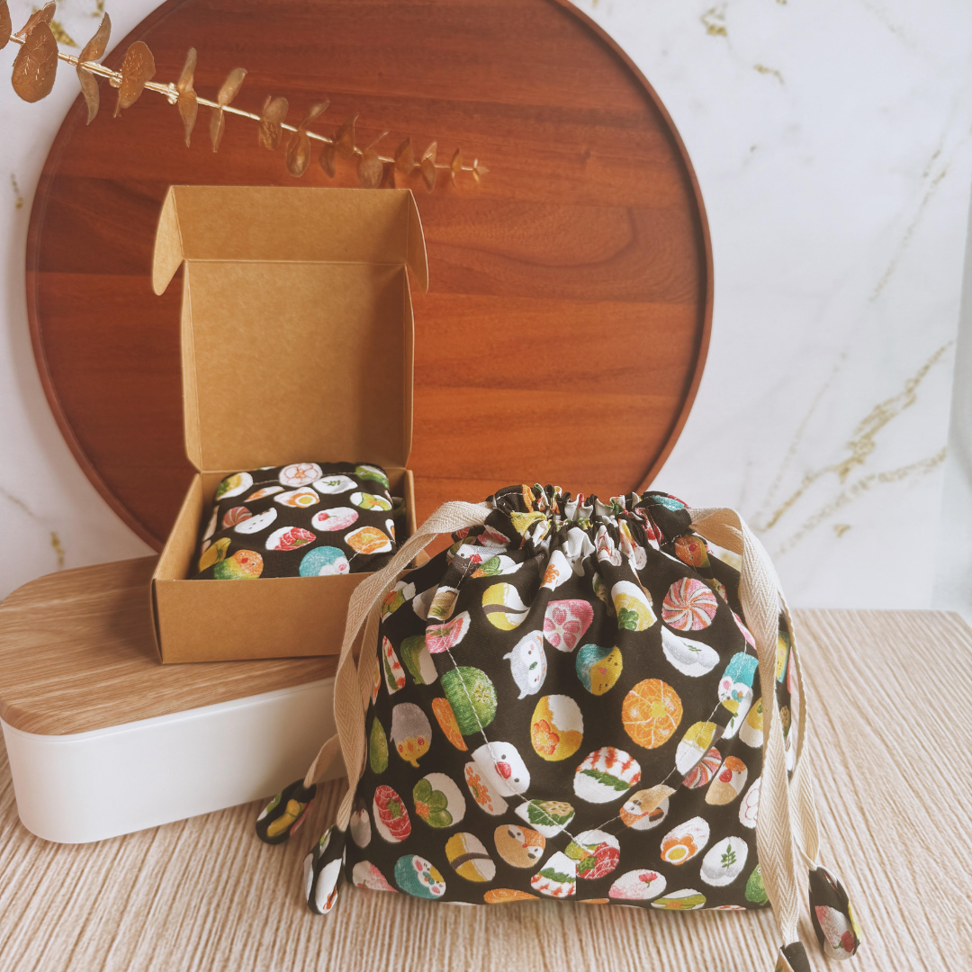 Bundle Pouch in Black with packaging box